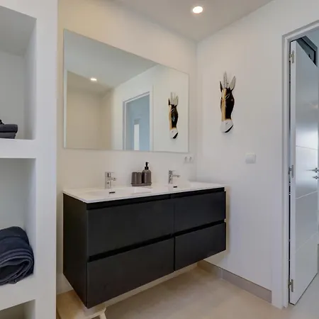 Penthouse Belisimo - Gerenoveerd Met Balkon & Zeezicht *